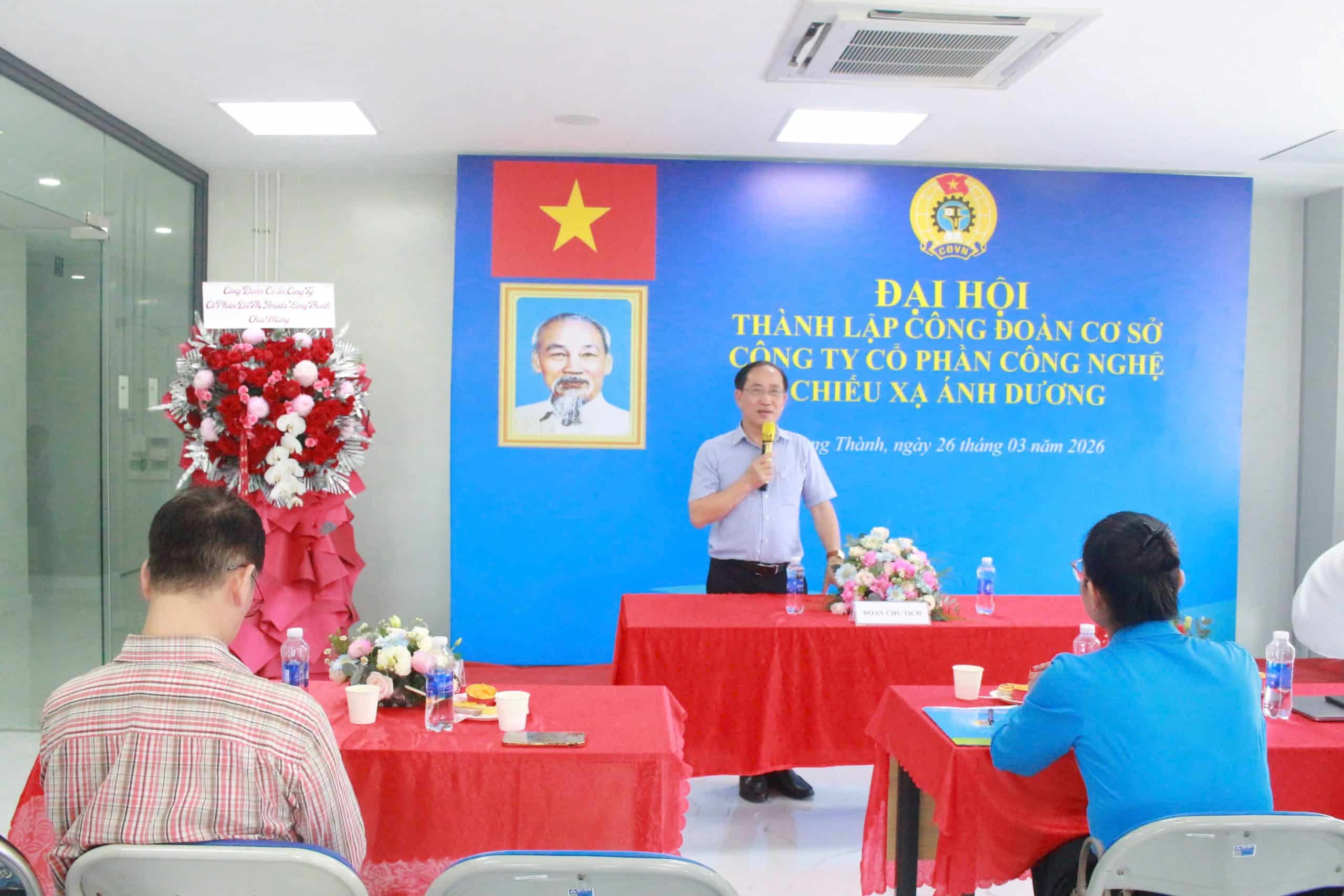 Lãnh đạo Công ty Chiếu xạ Ánh Dương phát biểu tại Đại hội thành lập Công đoàn cơ sở